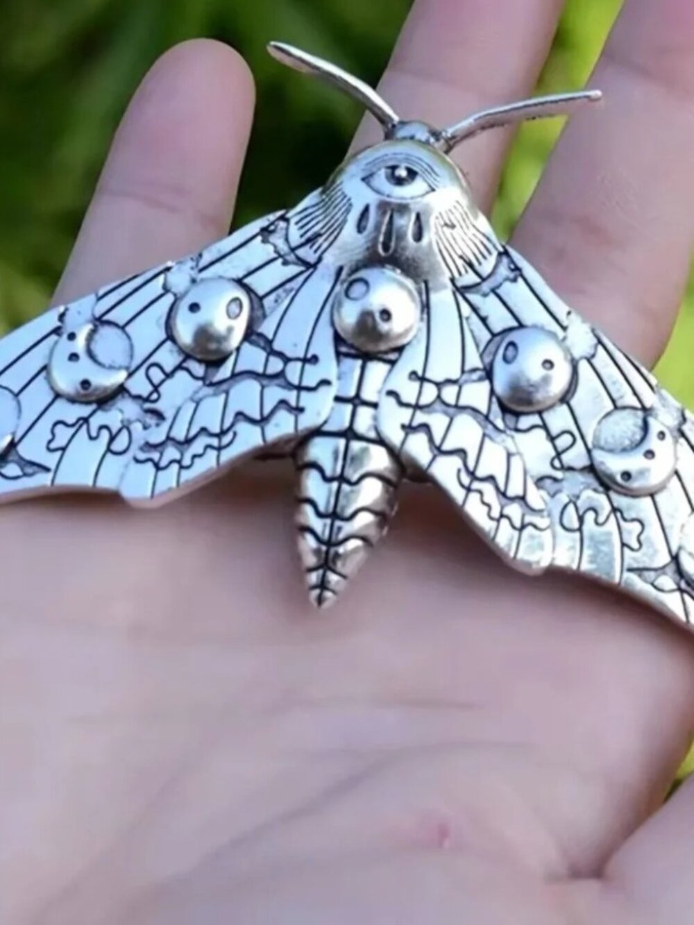 ✨Free People Lunar Phase Silver Moth Hair Clip - Picture 2 of 8